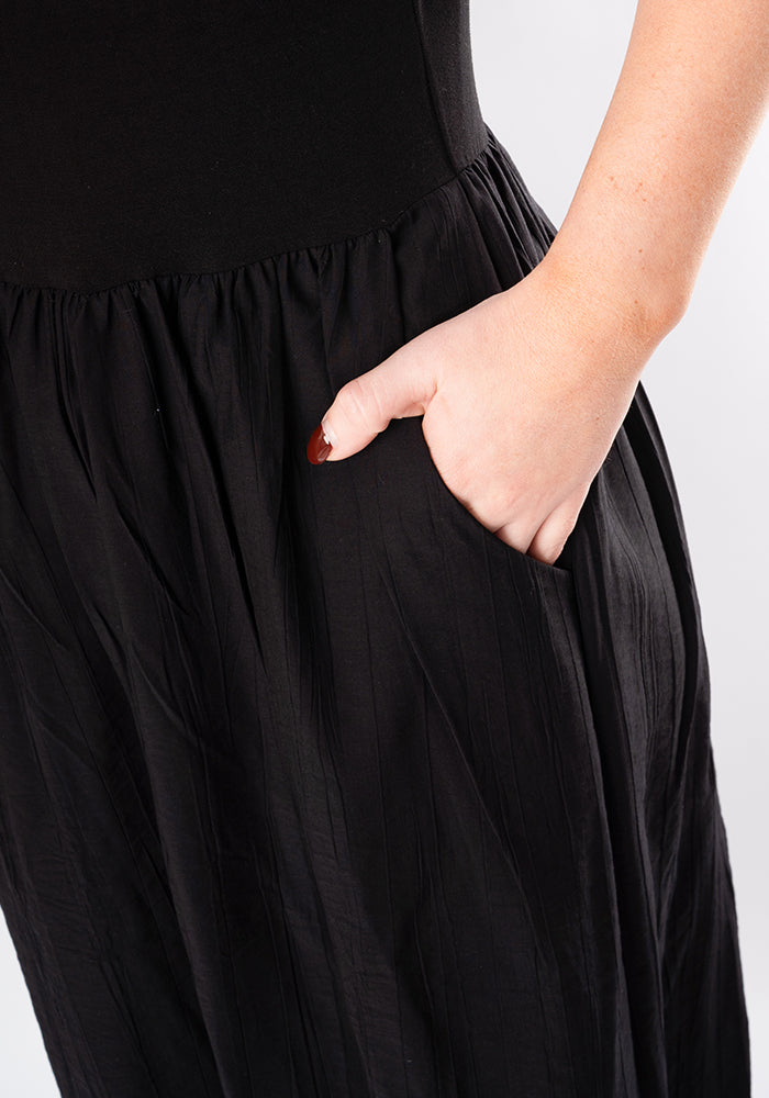 Vara Mixed Fabric Midi Dress (Black)